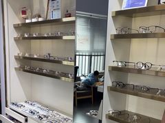 -视野联行眼镜•蔡司•依视路(温江店)