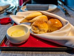 餐前面包配黄油-弦月窗LUNETTE BY AMANDA(复兴路店)