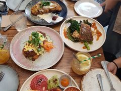 -FLOVIE FLORIST CAFE