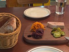 No1&nbsp;自家鹅肝酱配酸菜和冈冈法棍-羽深肉铺 Steak & Wine