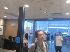 -麦当劳(上海虹桥站30B检票口楼上)