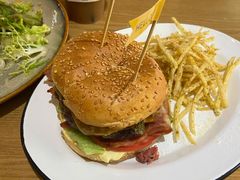 27&nbsp;牛肉汉堡-HELLO 27 意面·沙拉·帕尼尼