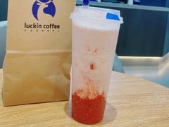 草莓雪山物语-瑞幸咖啡(西丽地铁站店)