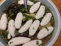 酸汤手打鲜鱼圆-红胖胖龙虾王·本地菜
