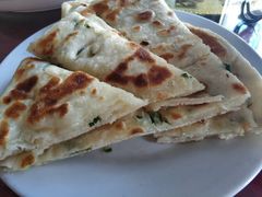 葱油饼-北京龙庆四季香农家饭庄·灶台鱼·碳烤虹鳟鱼(龙庆峡店)