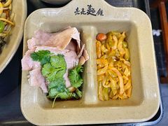 -亮亮面馆(经六路店)