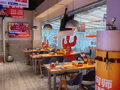 -何师烧烤·小龙虾·江湖川菜·精酿啤酒(成温店)