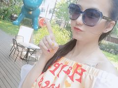 -莓园冰淇淋店