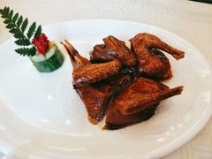 吊烧乳鸽-云庭汇·粤菜海鲜(东盟盛天地店)