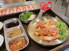 -围炉肉舍•炭烤活鳗•丹东海鲜烤肉(步行街店)