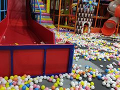 -反弹空间蹦床主题乐园