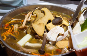 Mushroom Hot Pot with Yellow Beef