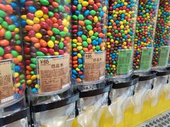 -m豆巧克力世界(上海世茂广场店)