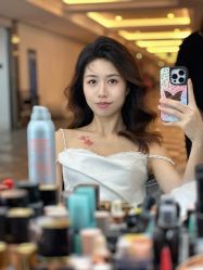 -现代经典婚纱摄影