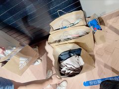 -阿迪达斯(百联徐汇商业广场运动旗舰店)