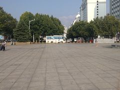 -巴陵广场