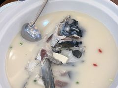 浓汤鱼头-浔味·山屿湖·正宗淳牌全鱼宴老字号