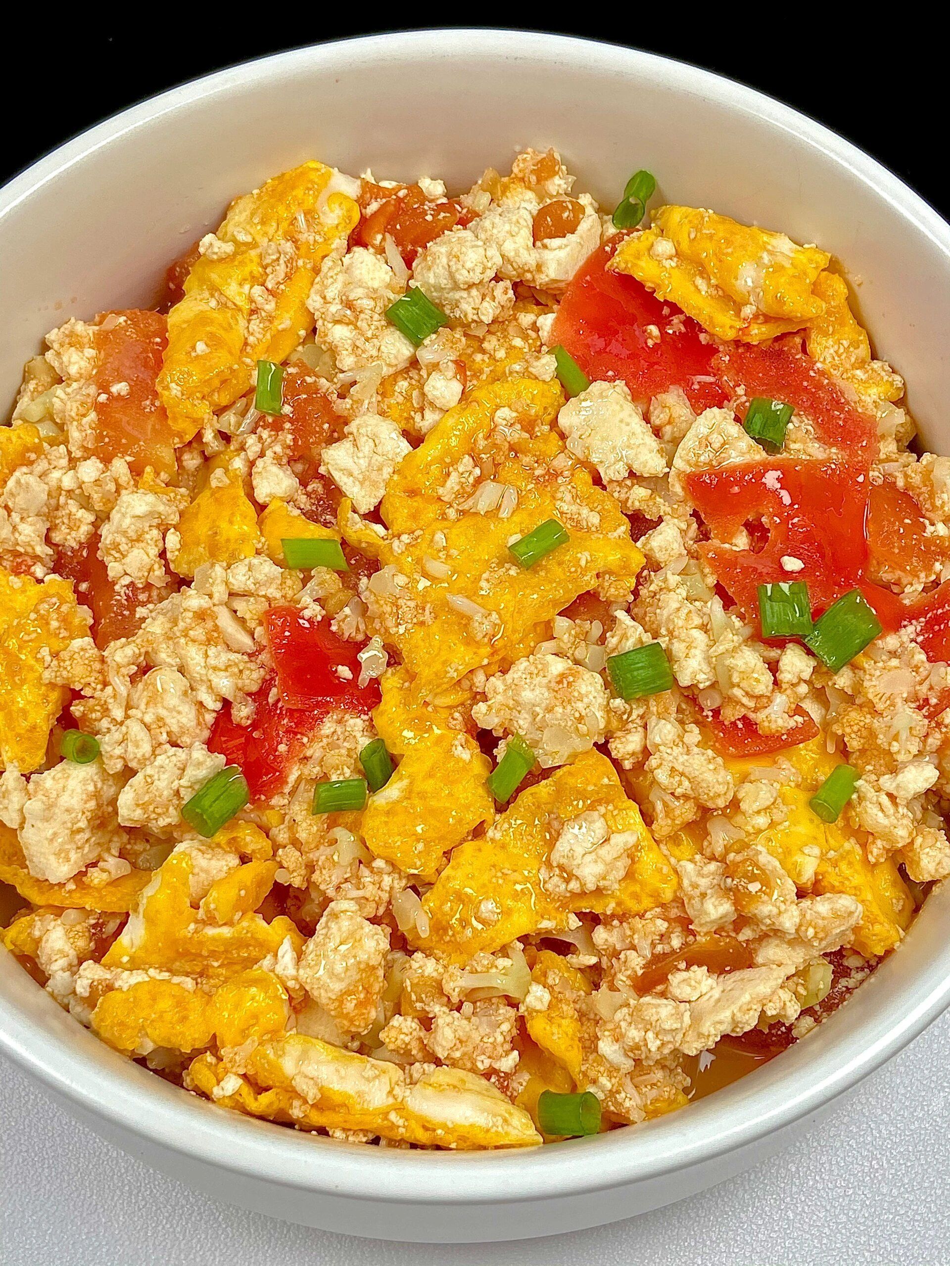 豆腐和花菜版的这个无米炒饭,用的是老豆腐