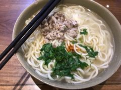 -亮亮面馆(经六路店)