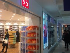-名创优品(北京新中关购物中心地铁层店)
