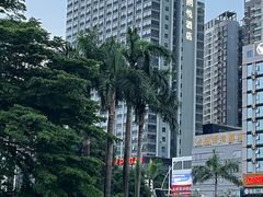 -永恒朗悦酒店(广西大学地铁站大学东路万达广场店)