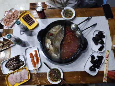 鸿中红自助火锅(仁和城邦店)-"可以 我是晚上去吃的 就是最后有些菜没