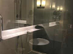 -上海虹桥西郊假日酒店