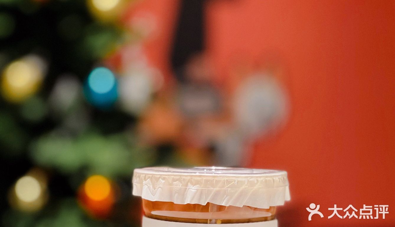 ‼️门前坐满了人晒太阳喝咖啡丨街边的咖啡店