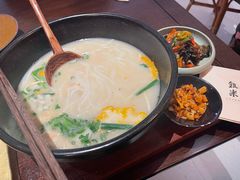 -银米·云南传统过桥米线(双廊黑金冠店)