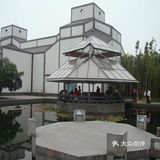 当到了卢浮宫，因为事先做过功课，每每走过一个点