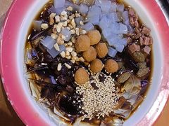 -爆炸头阿姨小四川正宗川味小吃(无任何分店)