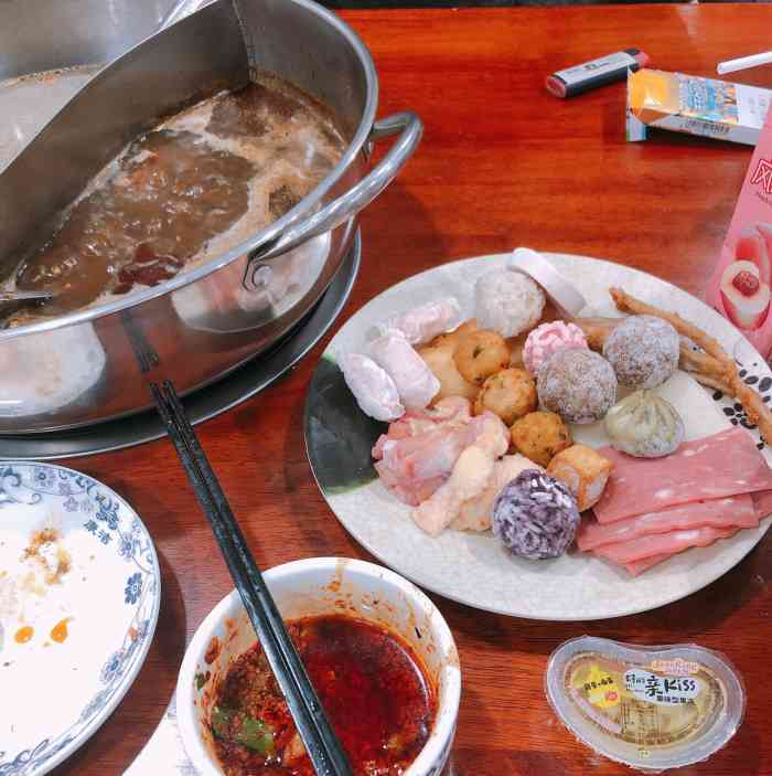骨头王忆佳自助火锅-"老板娘很热情!一直在告诉我们需要什么了叫.