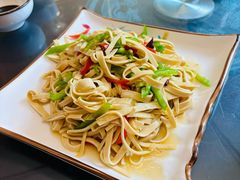 尖椒炒豆腐皮-宾朋海鲜饭庄(兴海路店)