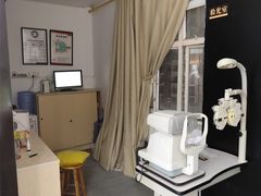 -罗伯特眼镜·蔡司官方授权(罗湖国贸店)