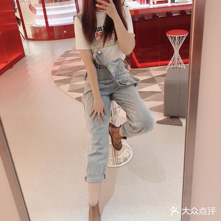 沈阳探店|初秋换新装，Bata快闪店登陆沈阳