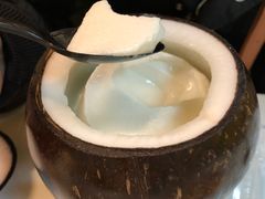 -志龙皇冠吃货椰子铺