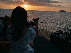-Sunset Bar(丹绒亚路香格里拉店)