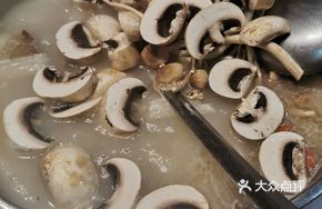 Bamboo Mushroom Goose Hot Pot