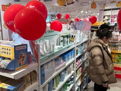 -名创优品(北京新中关购物中心地铁层店)