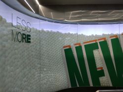 -LESSMORE科技头皮理容中心