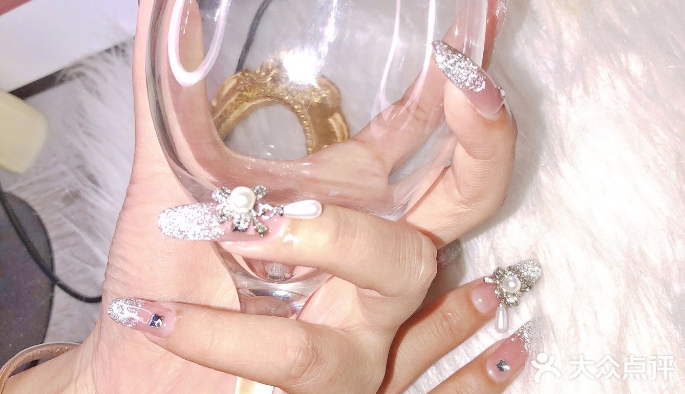 店里的小姐姐还特别热情，零食随便吃