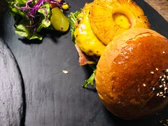 -HIGH FIVE哈福手工汉堡(桂林路店)