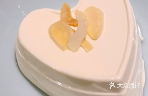 Tuna Maki Almond Pudding