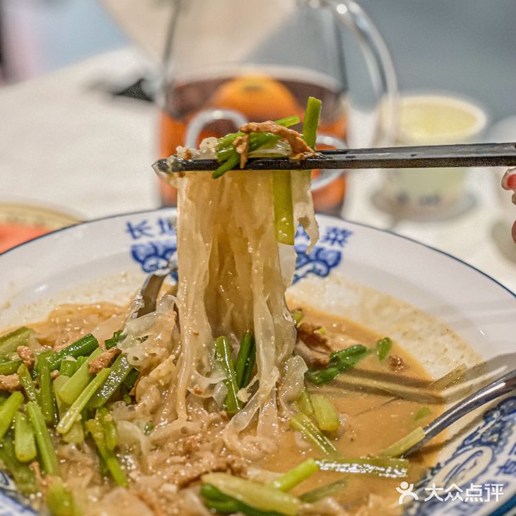炸八块,这都是招牌 包括吃饭之前会有开胃小菜