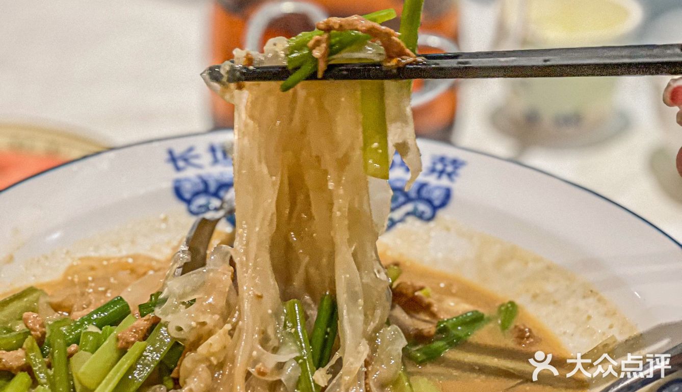炸八块，这都是招牌 包括吃饭之前会有开胃小菜