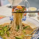 炸八块，这都是招牌 包括吃饭之前会有开胃小菜