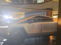 -TESLA 特斯拉(上海太古汇体验店)