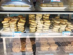 面包甜点陈列柜-采芝斋(延安路店)
