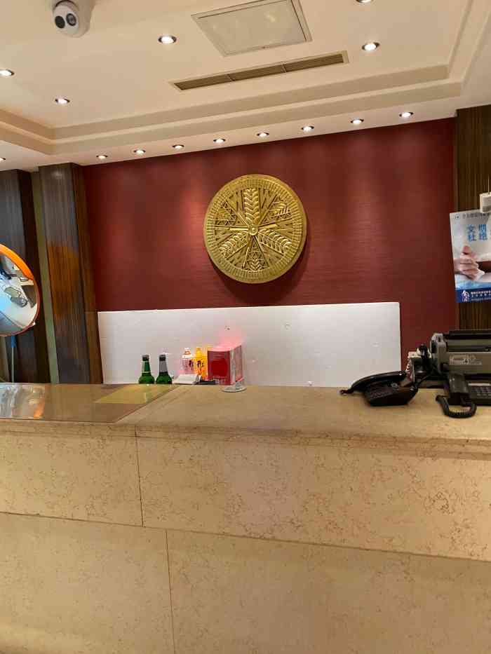 惠友饭店(沈辽东路店)-"打电话要订包房,接电话的服务员态度很差,.