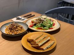 全家福-HELLO 27 意面·沙拉·帕尼尼